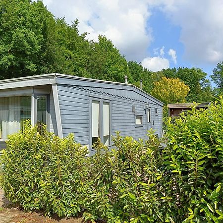 Knusse Veluwse Chalet in Putten alleen voor recreatie Buitenkant foto