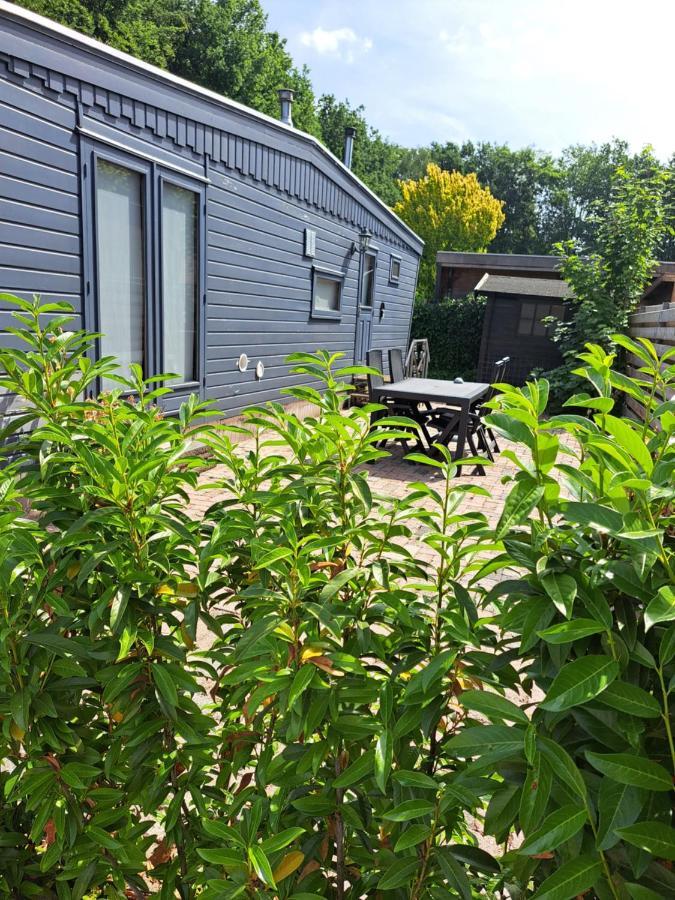 Knusse Veluwse Chalet in Putten alleen voor recreatie Buitenkant foto